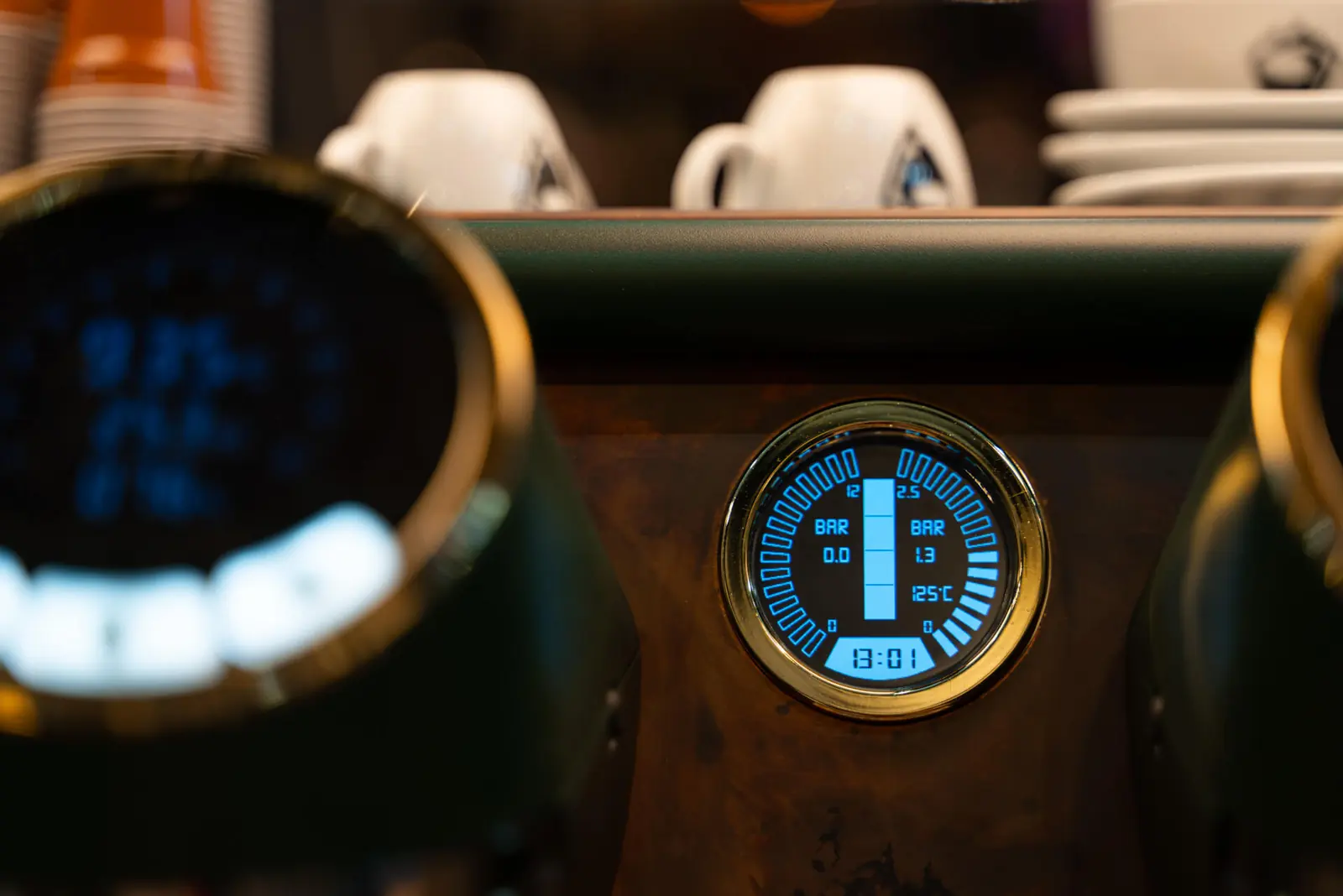 Display and gauge of the Sanremo Café Racer