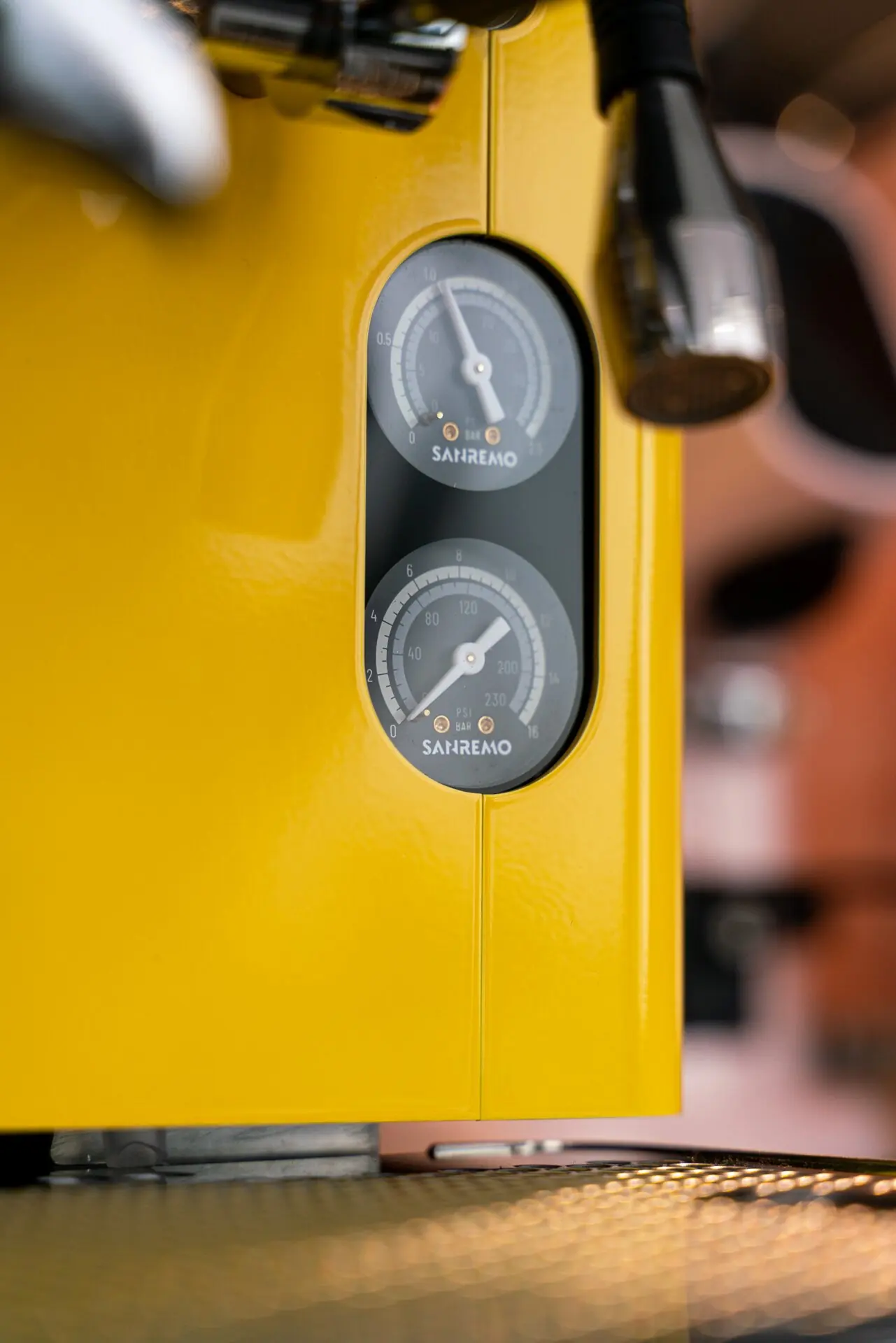 Boiler and pump pressure gauges of the Sanremo Cube