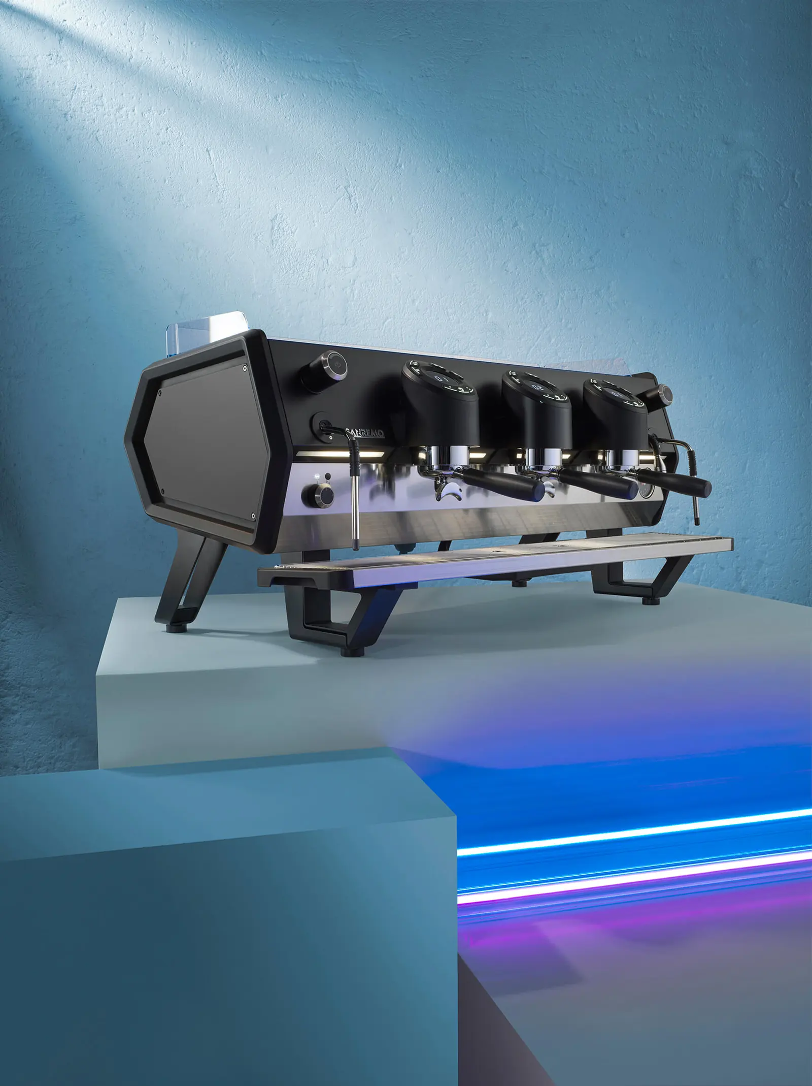 Sanremo D8 3 groups in blue light